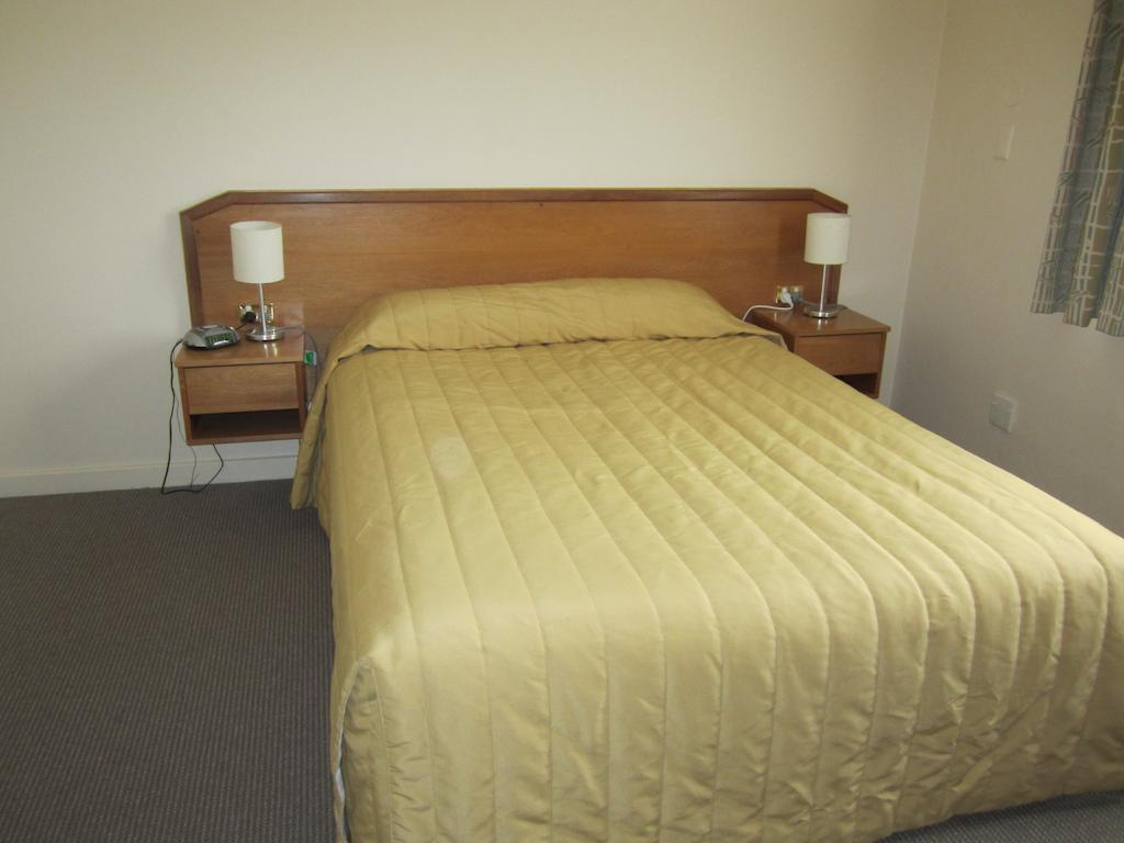 University House - Anu Hotel Canberra Room photo